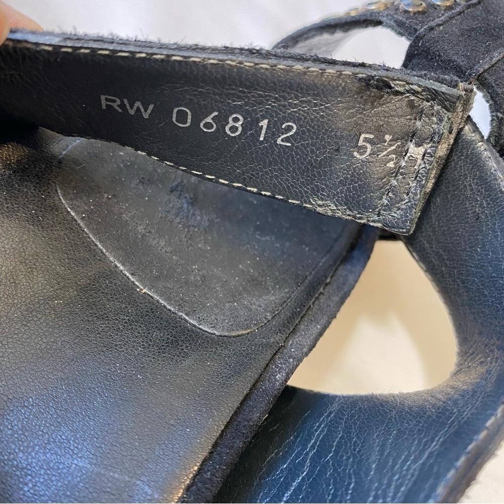 Stuart Weitzman Glosolstice Suede Toe Loop Ankle … - image 5